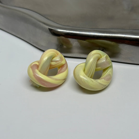 Dreamy Vanilla-Earring