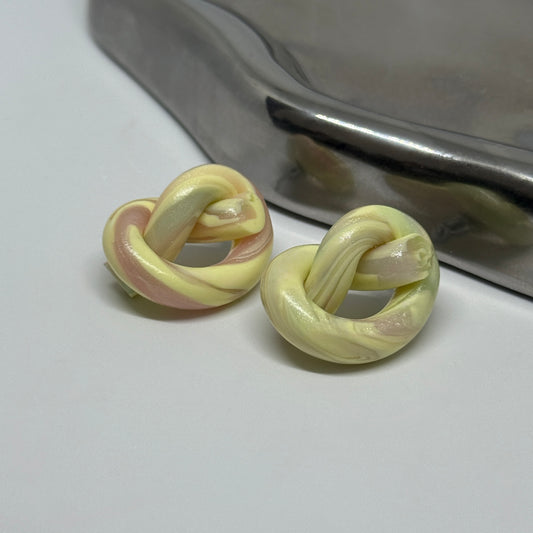 Dreamy Vanilla-Earring