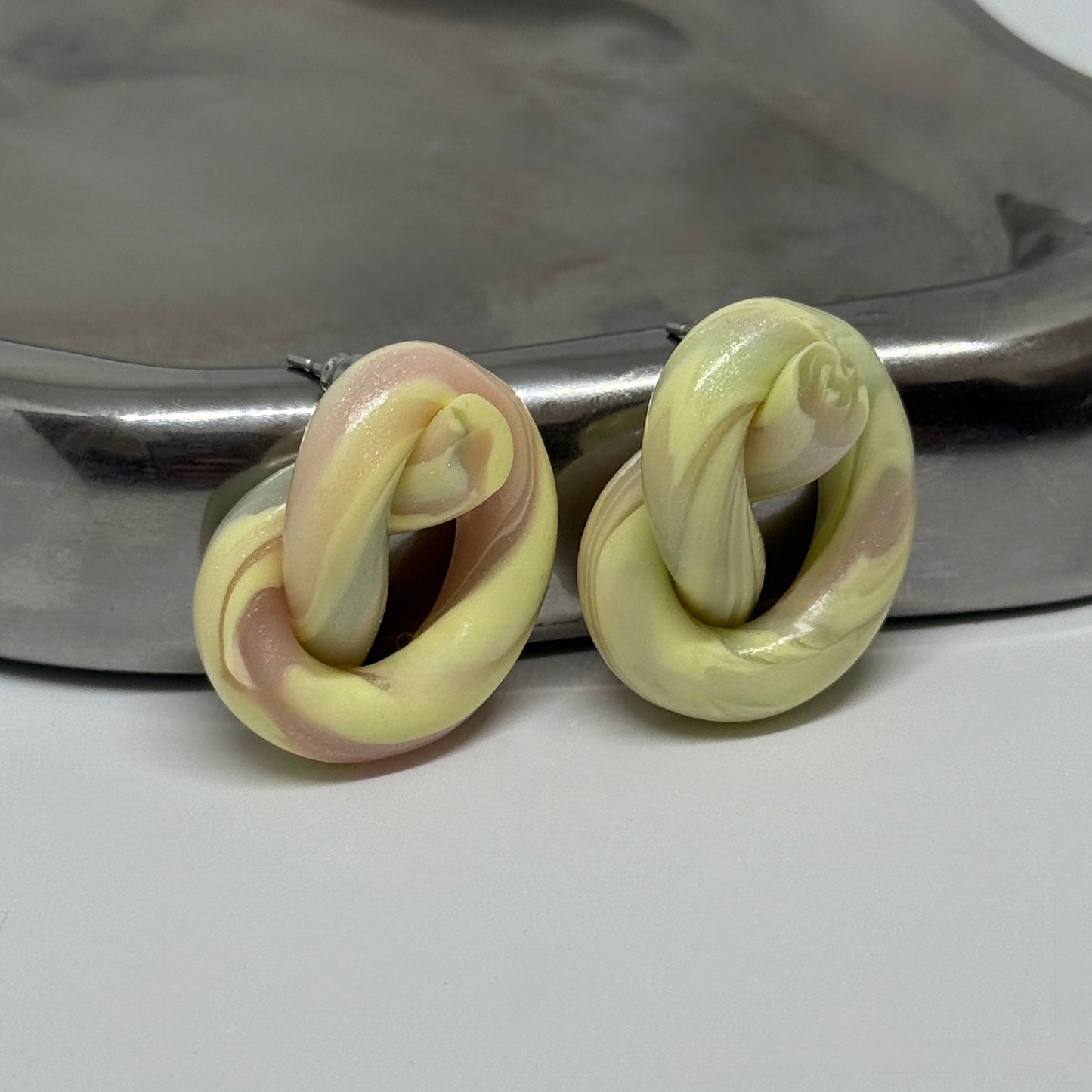 Dreamy Vanilla-Earring